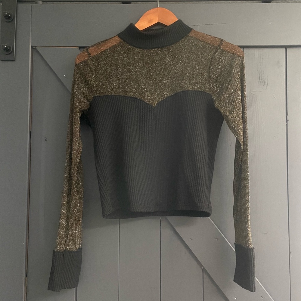 Moa Moa Black and Gold Long Sleeve Top